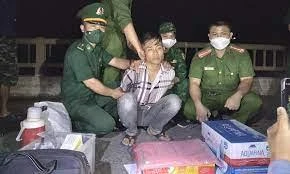 [Tin nhanh tối 24-5-2022] Nhận vận chuyển 19.000 viên ma túy để lấy 2 triệu đồng tiền công