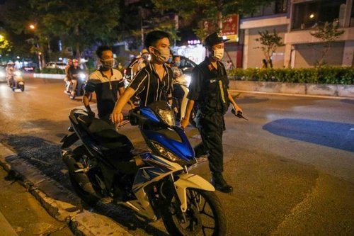 Lực lượng 141 xử phạt nhiều trường hợp vi phạm giao thông đêm Trung thu