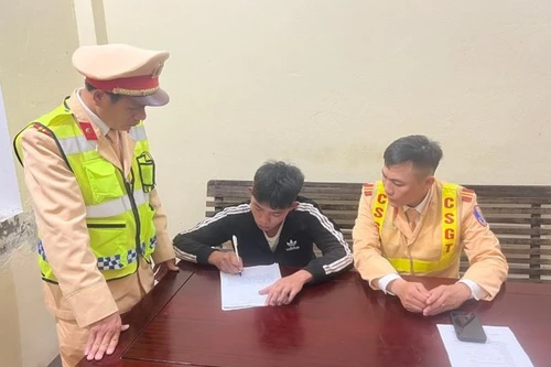 Kiểm tra nồng độ cồn, phát hiện đối tượng tàng trữ ma túy