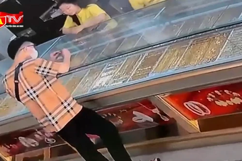 Truy xét hai đối tượng cướp giật nhẫn vàng 1 lượng