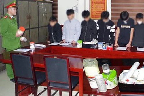 Phát hiện 9 học sinh góp tiền mua vật liệu chế pháo nổ