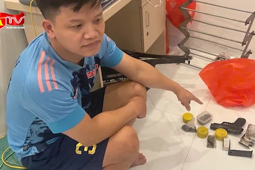 Bắt đối tượng rao bán vũ khí quân dụng trên mạng