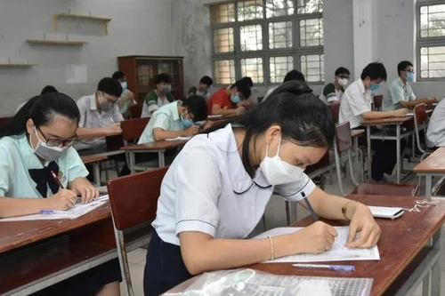 Nhận định về bài thi tiếng Anh: Bám sát các kiến thức ở đề thi tham khảo