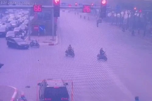 Xóa phạt nguội lái xe vượt đèn đỏ đưa người gặp nạn đi cấp cứu 