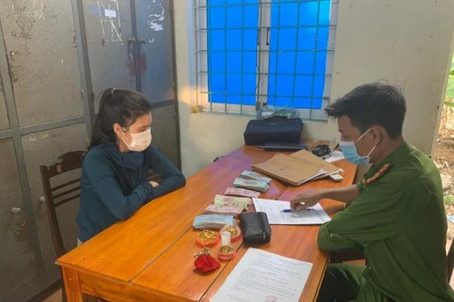 Thiếu tiền tiêu xài, con gái trộm của bố mẹ 450 triệu đồng