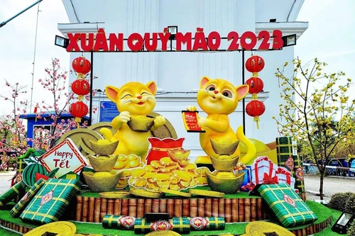 Độc lạ linh vật mèo đón Tết Quý Mão trên cả nước