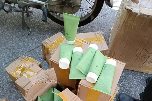 Liên tiếp phát hiện lái xe chở hàng không rõ nguồn gốc, xuất xứ