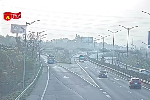 Đi ngược chiều trên cao tốc Nội Bài - Lào Cai, lái xe bị phạt 35 triệu đồng