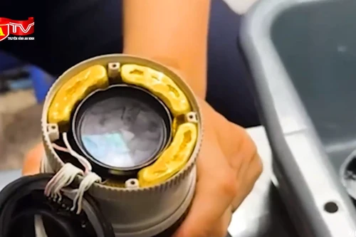 Bắt giữ đối tượng vận chuyển gần 2kg vàng