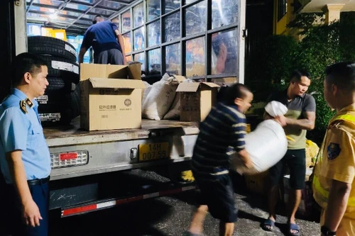 Thu giữ gần 500kg nguyên liệu trà sữa không rõ nguồn gốc