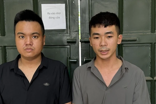 Tạm giữ hai đối tượng lừa đảo bằng hình thức chuyển khoản để lấy tiền mặt