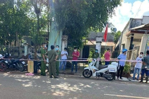 Hai mẹ con tử vong với vết cắt trên cổ 