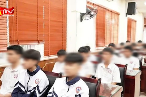 21 học sinh ở Hà Nội mang hung khí “giải quyết mâu thuẫn” bị công an triệu tập