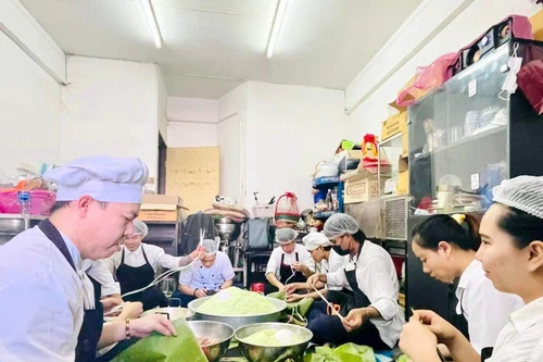 Bánh chưng xanh trên đất nước chùa Vàng