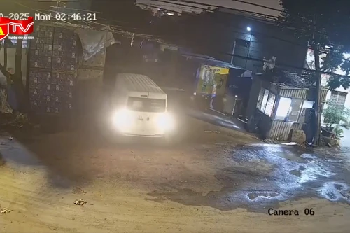 Bắt đối tượng đột nhập công ty trộm cắp ô tô