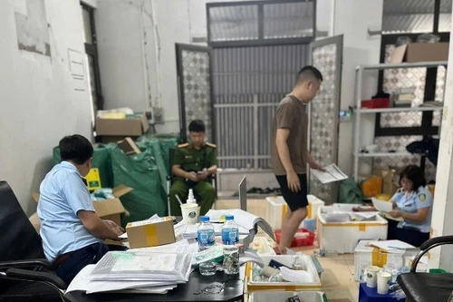 Phát hiện hơn 2.400 sản phẩm mỹ phẩm không rõ nguồn gốc 