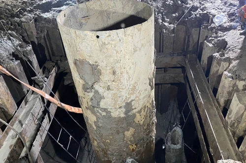 11 ngày chưa đưa được bé trai rơi ống trụ bê tông về nhà