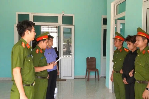 Bắt đối tượng dùng video 'nhạy cảm' tống tiền người yêu cũ