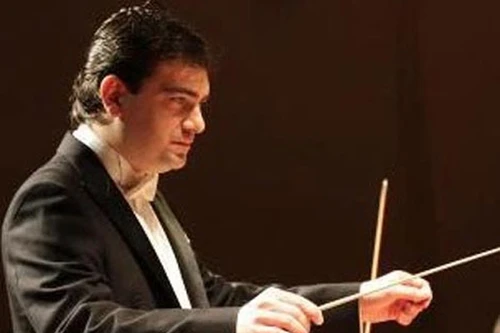 Nhạc trưởng tài năng Tây Ban Nha tới Hà Nội