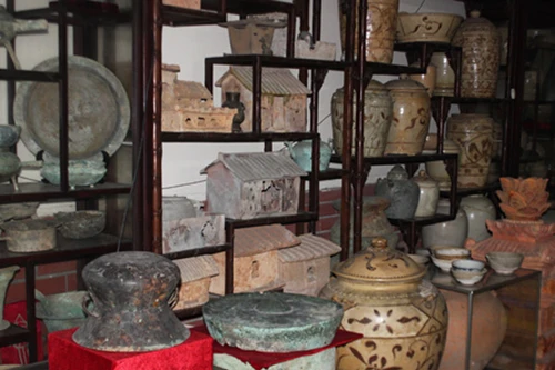 Một người chịu chơi, chơi đến cùng với cổ vật