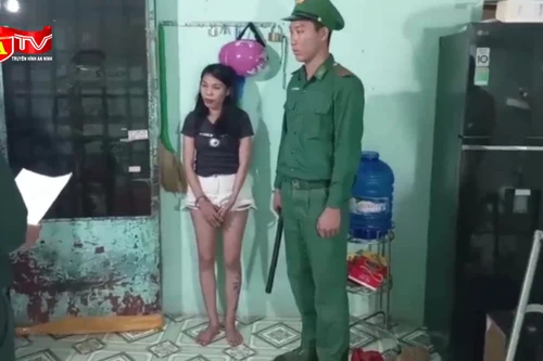 Bắt khẩn cấp hai đối tượng tàng trữ trái phép chất ma túy 