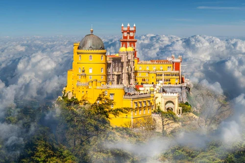 Lâu đài phủ sương, đẹp như trong chuyện cổ tích 