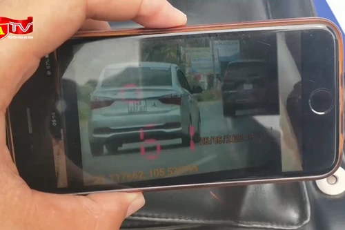 Cảnh sát giao thông dùng công nghệ AI để kiểm tra, nhận diện biển số xe 