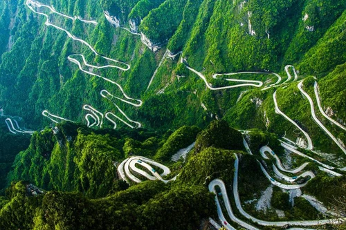 Cung đường nguy hiểm bậc nhất thế giới, “rối như tơ vò”
