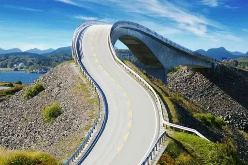 Cây cầu biển như cầu lượn siêu tốc, khiến tài xế ngỡ lao xuống nước