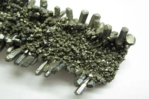 Trung Quốc sở hữu kim loại tạo ra pin xe điện chỉ cần sạc 10 phút là đầy