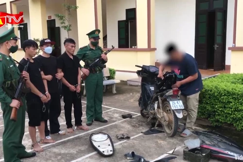 Giấu 12.000 viên ma túy dưới yên xe máy 