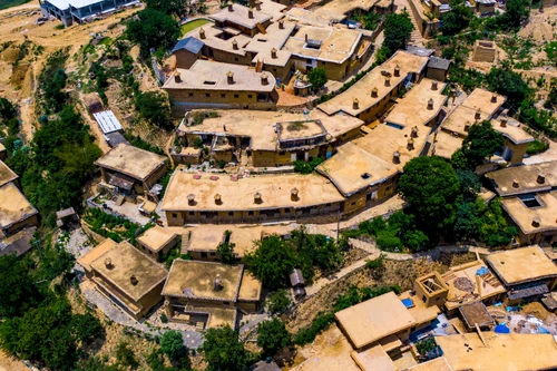 Ngôi làng độc đáo, có hàng trăm ngôi nhà đan xen, thông nhau