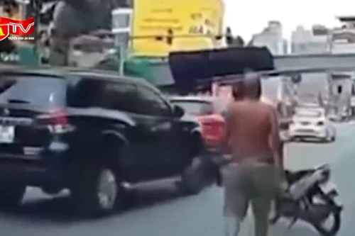 Thông tin thêm về vụ chém người trên phố Trần Quang Khải 