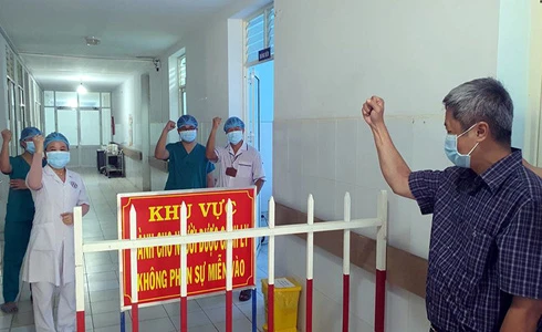 Càng "nước sôi, lửa bỏng", vai trò người đảng viên càng phải mạnh mẽ