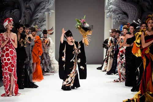 "Bà hoàng áo cưới" Nhật Bản mang BST "khủng" đến Việt Nam