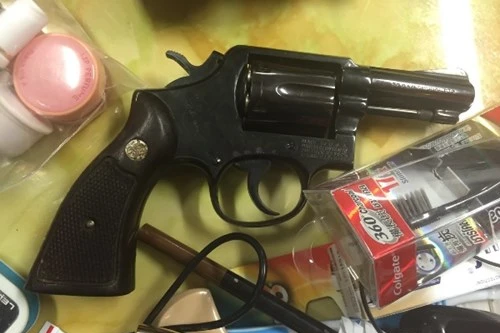 Yêu cầu Qatas Airway báo cáo vụ vận chuyển hành lý có súng trên máy bay