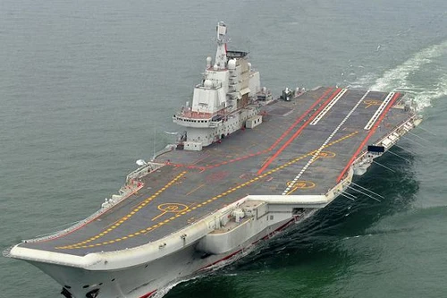 Thủy thủ Mỹ lên thăm tàu sân bay Trung Quốc khi căng thẳng gia tăng 