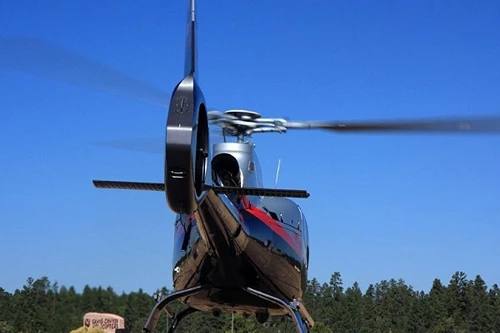 Trực thăng EC-130 chở 5 người mất tích tại Indonesia