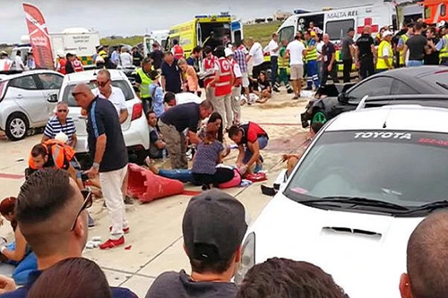 Triệu phú Anh lái Porsche 918 Spyder gây tai nạn cho hàng chục người