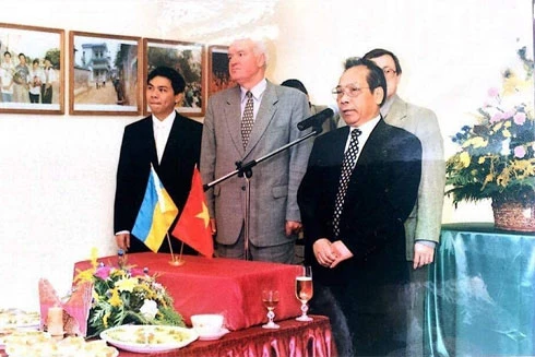 "Ảnh độc" của tỷ phú Phạm Nhật Vượng thuở lập nghiệp ở Kharkov