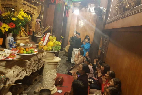 Thực hư chuyện "xin được con" tại ngôi đền ở Hải Dương