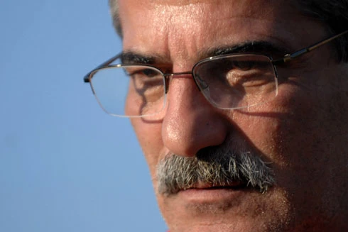 Cổ động viên Long An mòn mỏi chờ ông Calisto