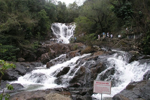Tai nạn thương tâm thác Hang Cọp (Đà Lạt) do tổ chức tour "chui"?