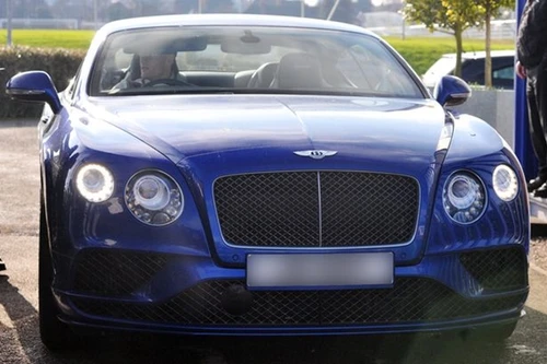 "Sao" Premier League sắm siêu xe ăn mừng bản hợp đồng mới 