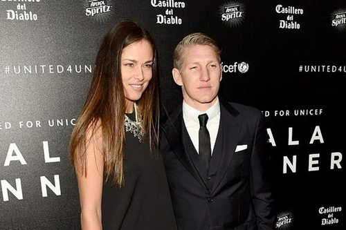 Bạn gái của Schweinsteiger chói sáng tại St Peterburg