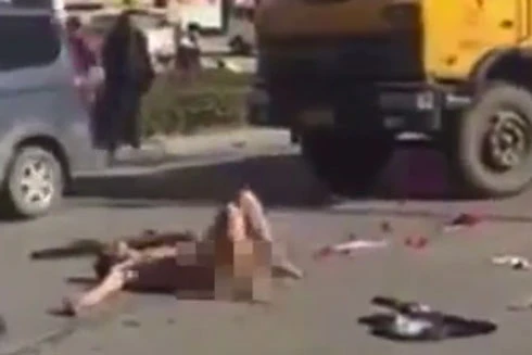 Bị cô giáo từ chối tình cảm, nam sinh khỏa thân giữa đường ngày Valentine