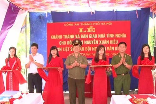 Khánh thành nhà tình nghĩa cho thân nhân liệt sỹ ở Thường Tín