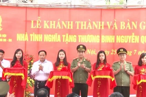CATP Hà Nội khánh thành 2 nhà tình nghĩa