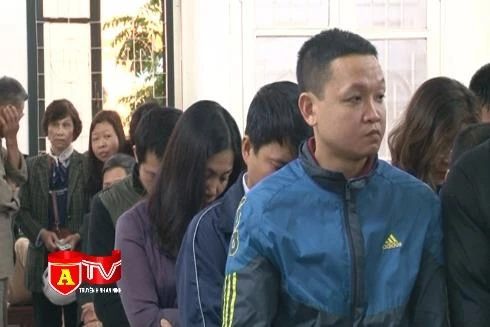 Nhóm nhân viên cây xăng "móc túi" khách hàng khai gì tại tòa? 