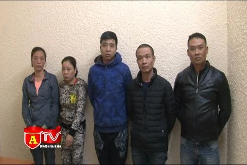 Bỏ ma túy vào túi con nợ dọa báo công an